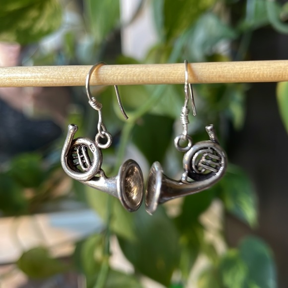 Sterling silver musical instrument earrings - Picture 5 of 12